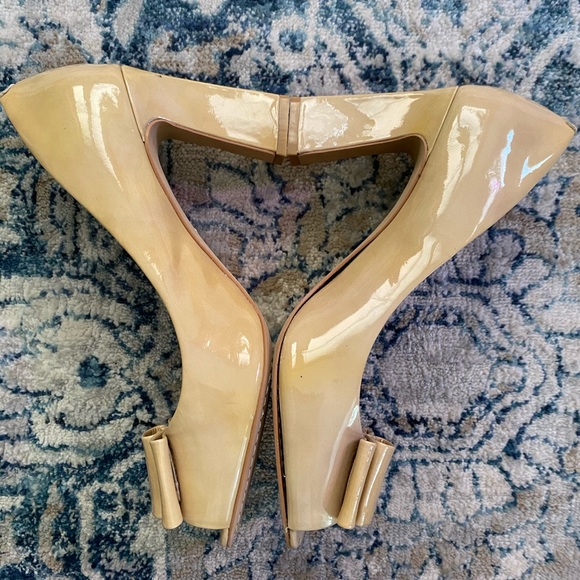 Vince Camuto Tan Heels size 8B - Picture 4 of 14